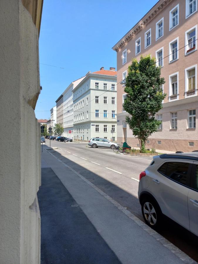 City Apartment Mit Direktzugang Виена Екстериор снимка
