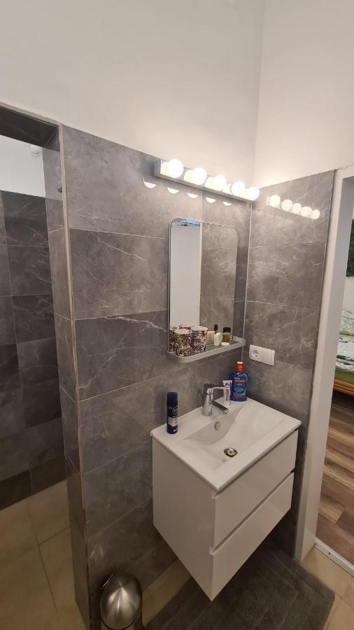 City Apartment Mit Direktzugang Виена Екстериор снимка